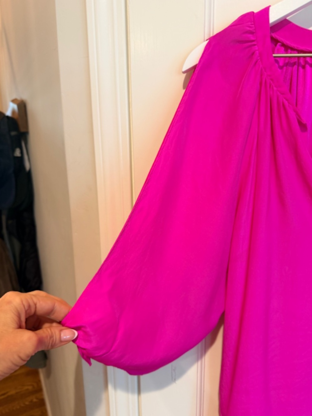 100% Silk Lilly Pulitzer Magenta Bryce Top with Open Slit Sleeve With Tie XL - Picture 4 of 10